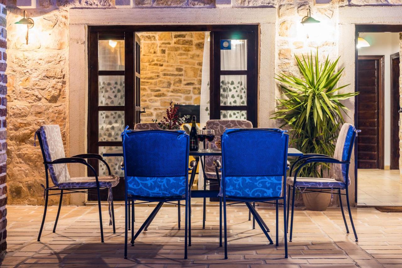 Holiday Home Sandra Sukosan Luaran gambar