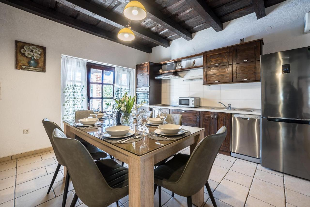 Holiday Home Sandra Sukosan Luaran gambar
