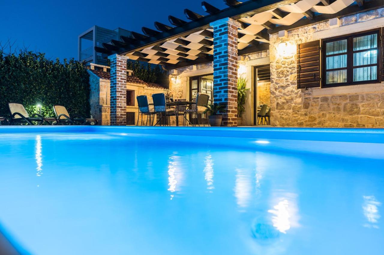 Holiday Home Sandra Sukosan Luaran gambar