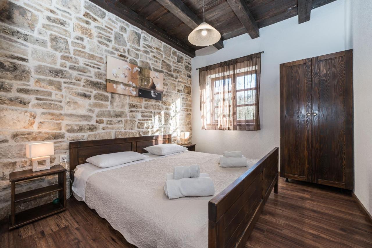 Holiday Home Sandra Sukosan Luaran gambar