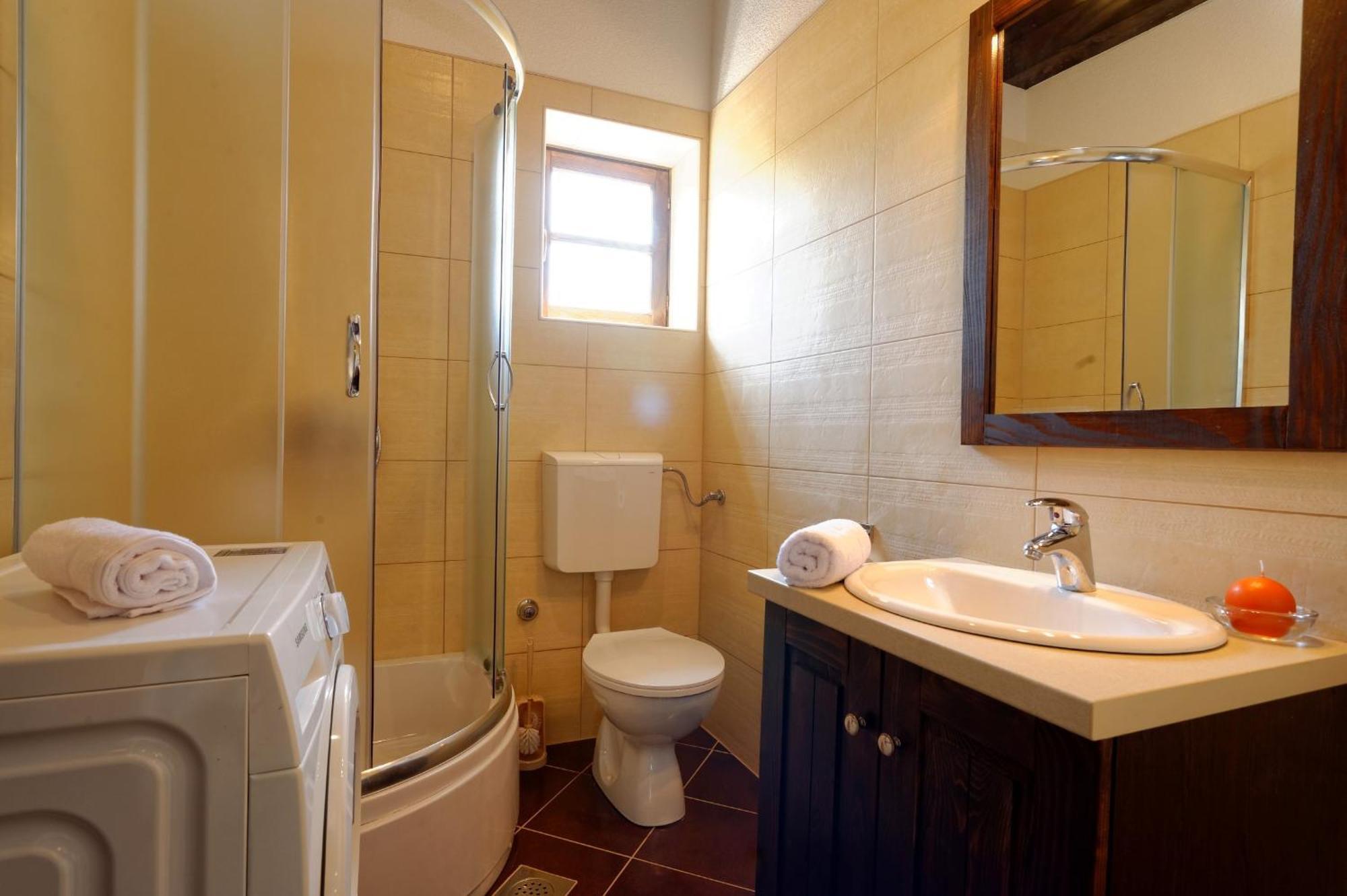 Holiday Home Sandra Sukosan Luaran gambar